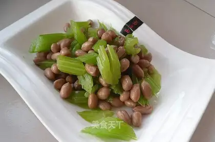 Cream with peanuts