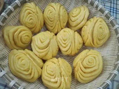 Pumpkin rolls