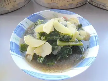 Potato chips and cabbage