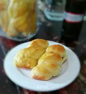 Milky-twisted bread