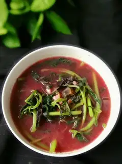 ♪ ♪ Red-cracked egg soup ♪