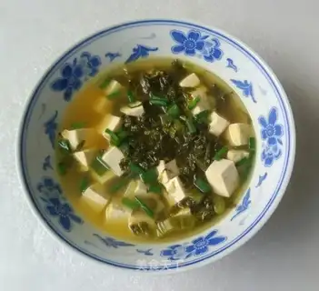 Snow pickle tofu soup