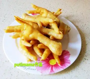 Salt chicken claws