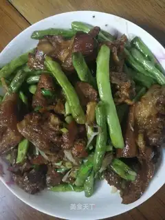 Pig hoofed beans