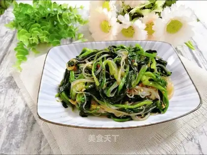 A spinach shrimp platter fan