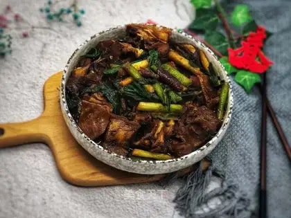 Garlic fried lamb