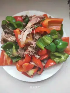 Pepper fried chicken meat