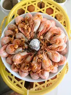Buddha sits in the Lotus shrimp