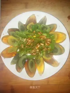 Pepper turns eggs