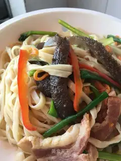 Bacon sea cucumber noodles
