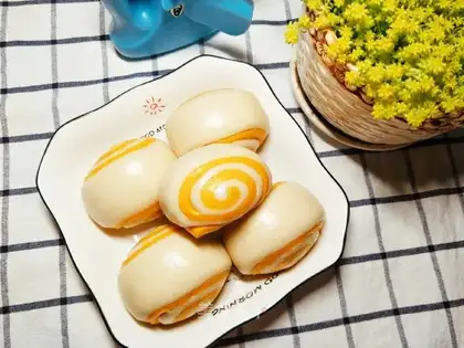 Double-coloured cloud rolls