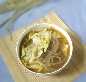 Potato pink cabbage soup