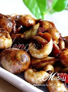 Sauteed snails in soy sauce