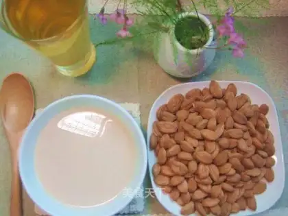 Almond tea for moistening the lungs and beautifying the skin