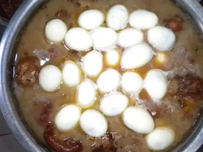Pork Knuckle Stewed Egg