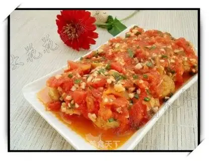 Tiger skin eggs in tomato sauce