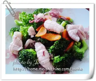 Fried squid with broccoli