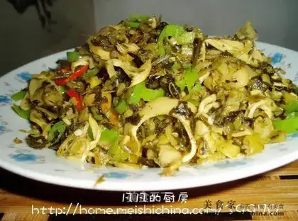 Sliced cabbage and bamboo shoots