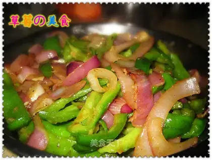 stir-fried onions with black pepper flavor