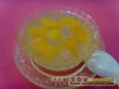 Stewed Snow Clam Cream with Rock Sugar Papaya
