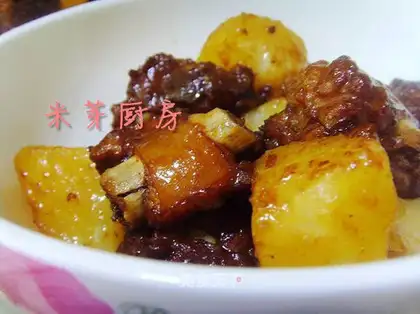Roasted pork ribs with potatoes