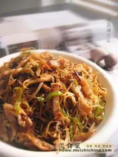 Fried noodles with shredded pork
