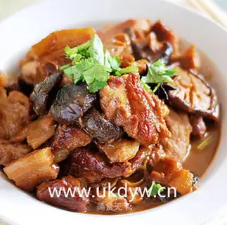 Stewed pork belly with mushrooms