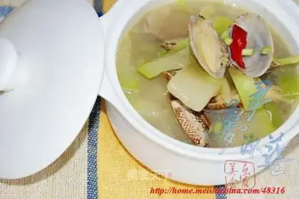 Stewed fresh clams with gourd