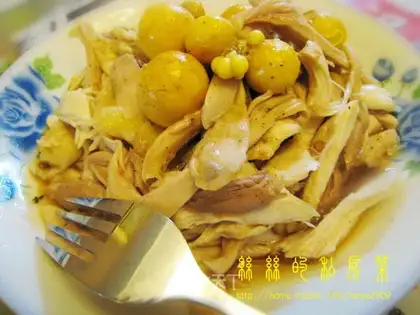 Mixed shredded chicken