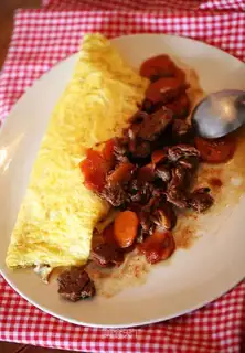 Red wine beef omelet rice