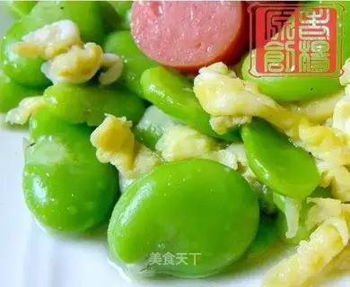 Scrambled eggs with broad beans