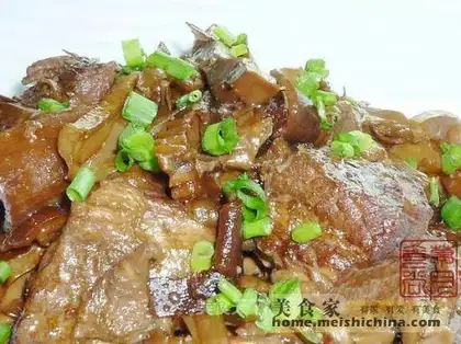 Dried bamboo shoots and roasted pork