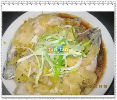 Steamed milkfish belly with pickled cabbage