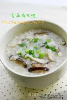 Shredded chicken porridge with mushroom