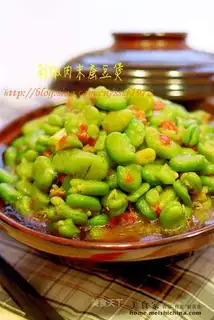 Chop pepper, minced pork and broad bean stew