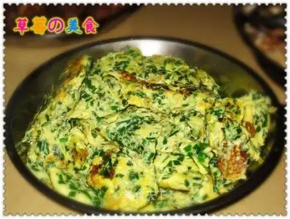 Fried eggs with leek