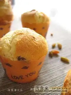 raisin cream cake