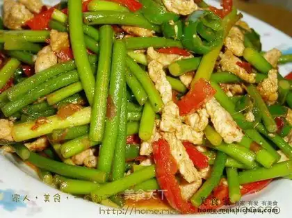 stir-fried shredded pork with garlic sprouts