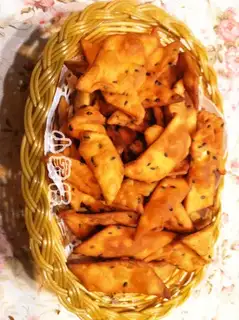 Milk sesame chips