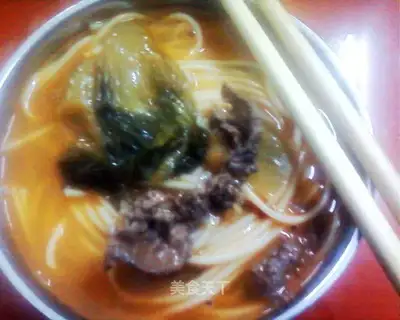 Hot and sour beef noodles