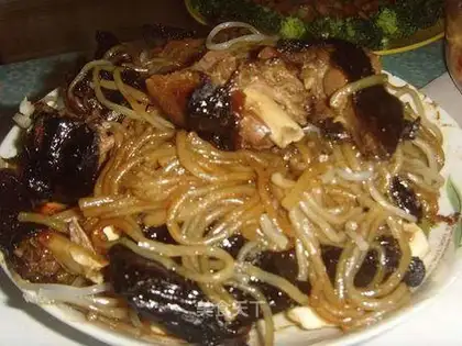 Steamed vermicelli with soy sauce