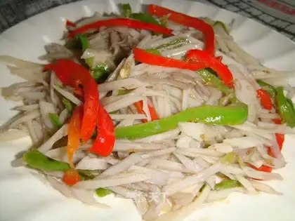 stir-fried lotus root shredded with green and red pepper