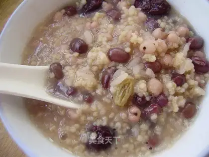 Red dates and coix rice porridge