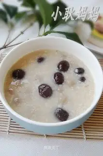 Red dates and lotus seeds oatmeal porridge