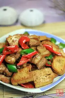 Fried pork slices with tofu wrapped in cloth bag
