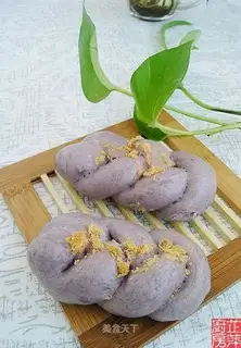 Purple sweet potato and pork floss twist roll
