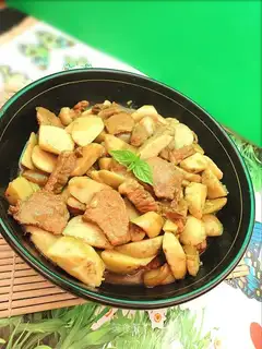 Braised pork and taro