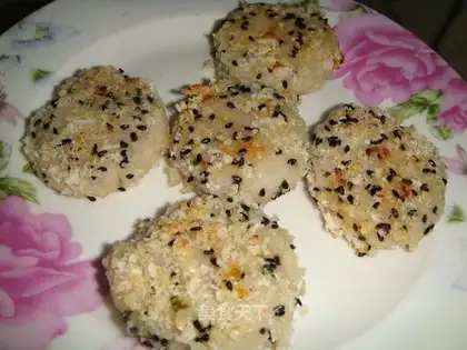 Sesame lotus root cake