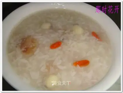 Lotus seed and longan porridge