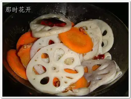 Spicy lotus root slices
